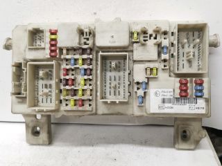 bontott FORD FOCUS II Biztosítéktábla Utastér