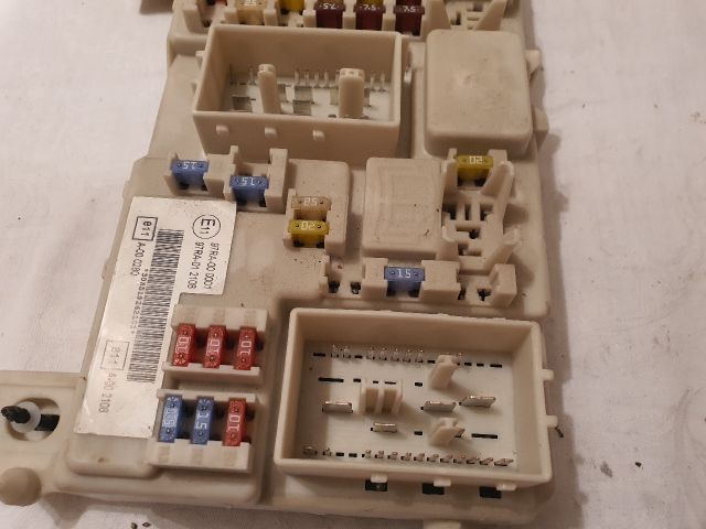 bontott FORD FOCUS II Biztosítéktábla Utastér