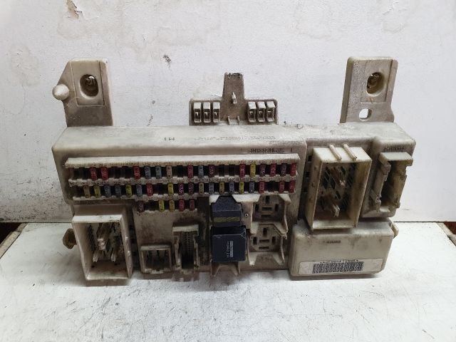 bontott FORD FOCUS II Biztosítéktábla Utastér