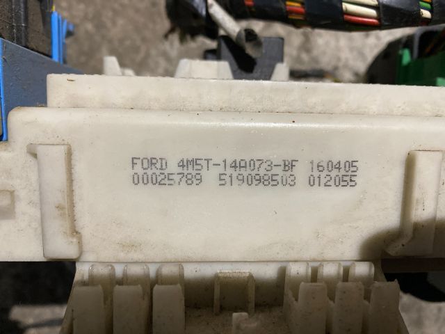 bontott FORD FOCUS II Biztosítéktábla Utastér