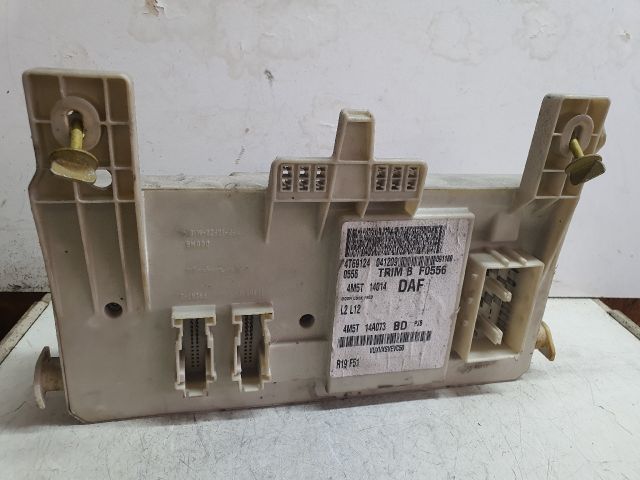 bontott FORD FOCUS II Biztosítéktábla Utastér