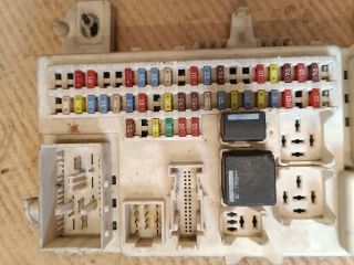 bontott FORD FOCUS II Biztosítéktábla Utastér