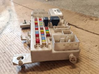 bontott FORD FOCUS II Biztosítéktábla Utastér