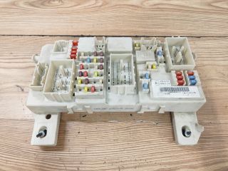 bontott FORD FOCUS II Biztosítéktábla Utastér