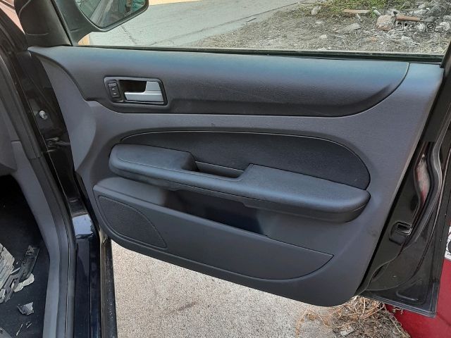 bontott FORD FOCUS II Biztosítéktábla Utastér