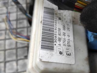 bontott FORD FOCUS II Biztosítéktábla Utastér