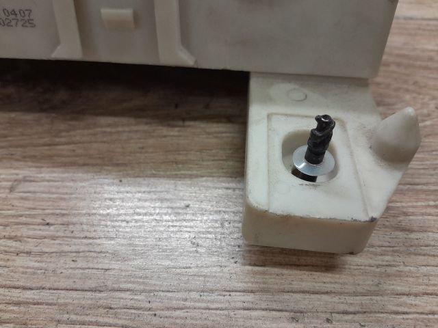 bontott FORD FOCUS II Biztosítéktábla Utastér