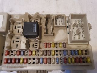 bontott FORD FOCUS II Biztosítéktábla Utastér