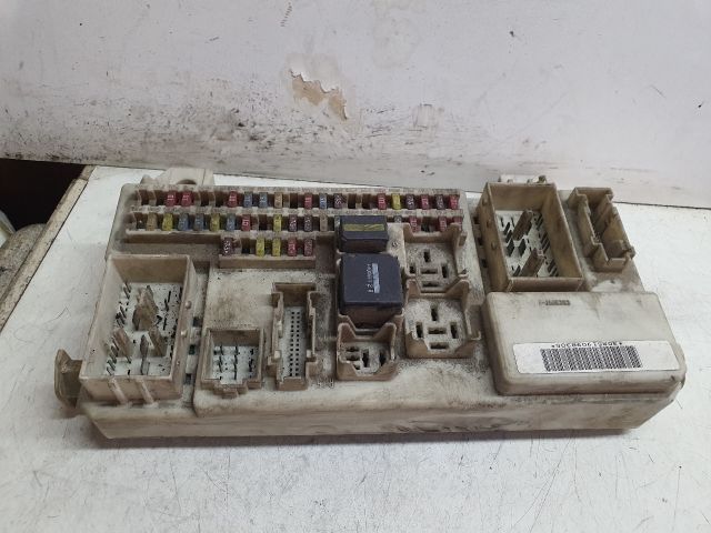 bontott FORD FOCUS II Biztosítéktábla Utastér