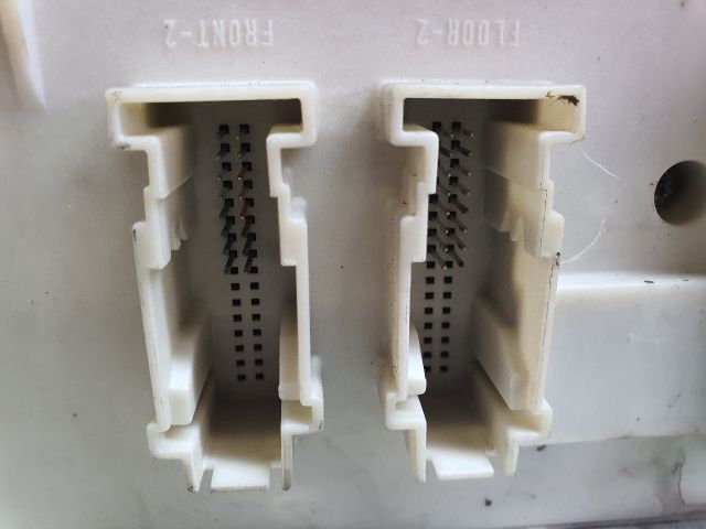 bontott FORD FOCUS II Biztosítéktábla Utastér