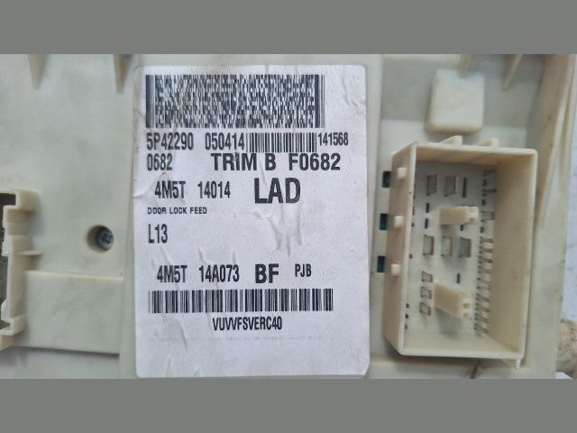 bontott FORD FOCUS II Biztosítéktábla Utastér