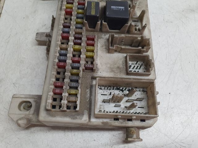 bontott FORD FOCUS II Biztosítéktábla Utastér