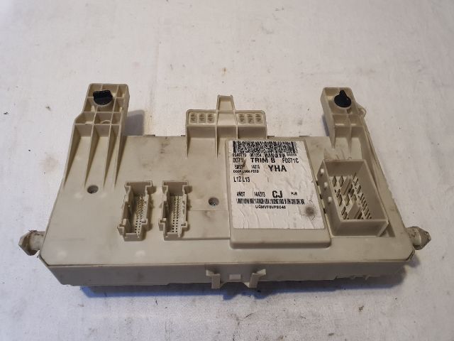 bontott FORD FOCUS II Biztosítéktábla Utastér