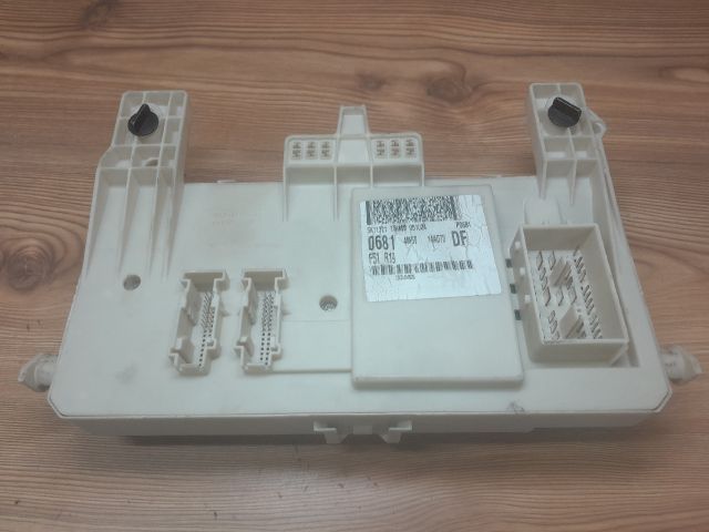 bontott FORD FOCUS II Biztosítéktábla Utastér