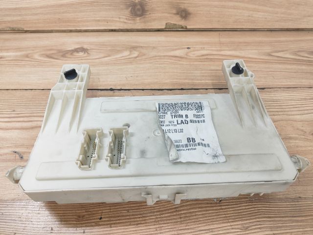 bontott FORD FOCUS II Biztosítéktábla Utastér