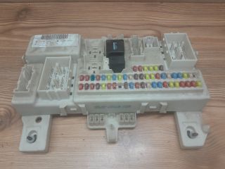 bontott FORD FOCUS II Biztosítéktábla Utastér