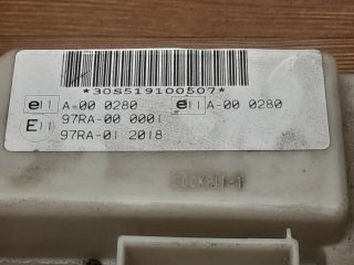 bontott FORD FOCUS II Biztosítéktábla Utastér