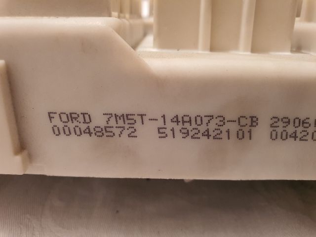 bontott FORD FOCUS II Biztosítéktábla Utastér