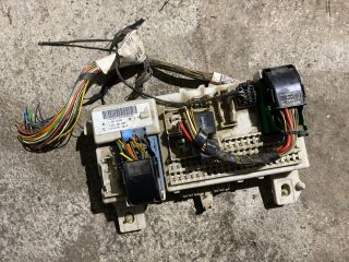 bontott FORD FOCUS II Biztosítéktábla Utastér