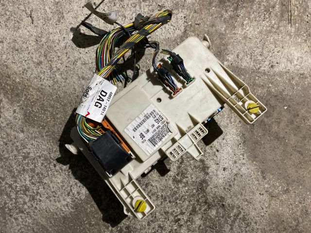 bontott FORD FOCUS II Biztosítéktábla Utastér