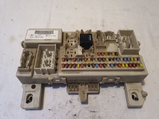 bontott FORD FOCUS II Biztosítéktábla Utastér