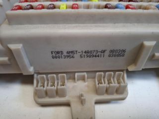 bontott FORD FOCUS II Biztosítéktábla Utastér