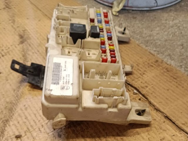 bontott FORD FOCUS II Biztosítéktábla Utastér