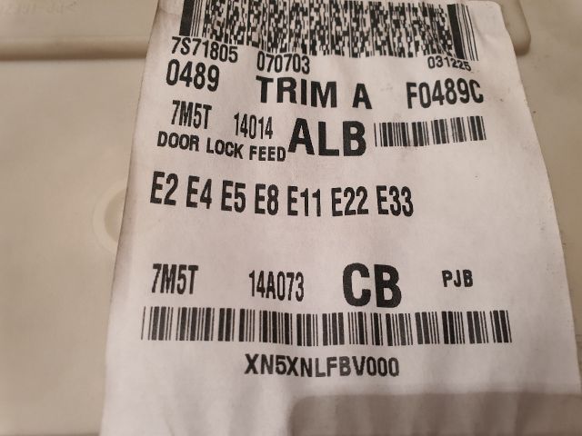 bontott FORD FOCUS II Biztosítéktábla Utastér