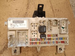 bontott FORD FOCUS II Biztosítéktábla Utastér