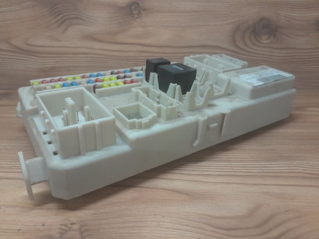 bontott FORD FOCUS II Biztosítéktábla Utastér