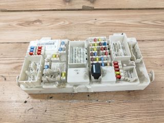 bontott FORD FOCUS II Biztosítéktábla Utastér