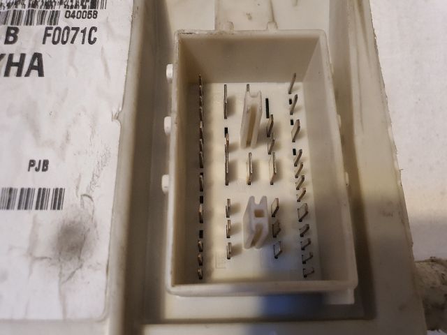 bontott FORD FOCUS II Biztosítéktábla Utastér