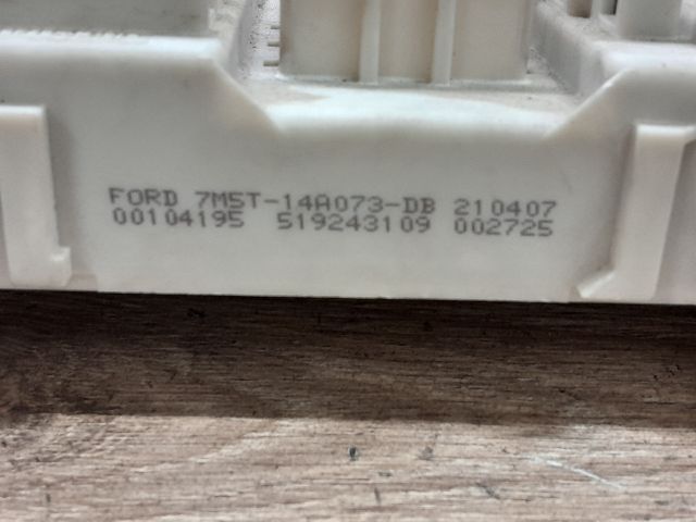 bontott FORD FOCUS II Biztosítéktábla Utastér