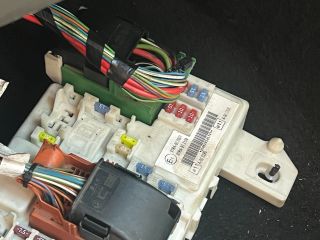 bontott FORD FOCUS II Biztosítéktábla Utastér