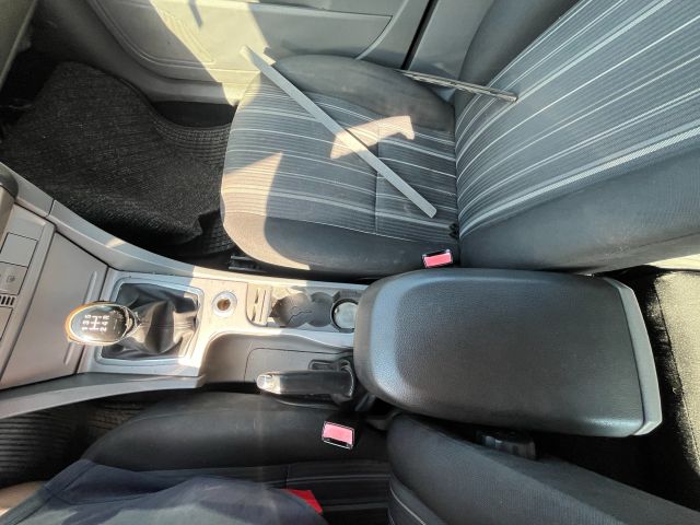 bontott FORD FOCUS II Biztosítéktábla Utastér