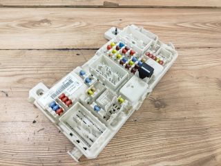 bontott FORD FOCUS II Biztosítéktábla Utastér