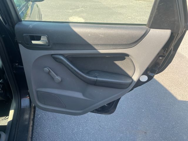 bontott FORD FOCUS II Biztosítéktábla Utastér