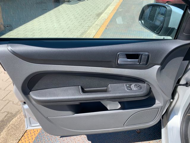 bontott FORD FOCUS II Biztosítéktábla Utastér