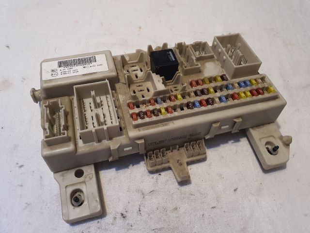 bontott FORD FOCUS II Biztosítéktábla Utastér