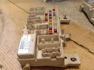 bontott FORD FOCUS II Biztosítéktábla Utastér