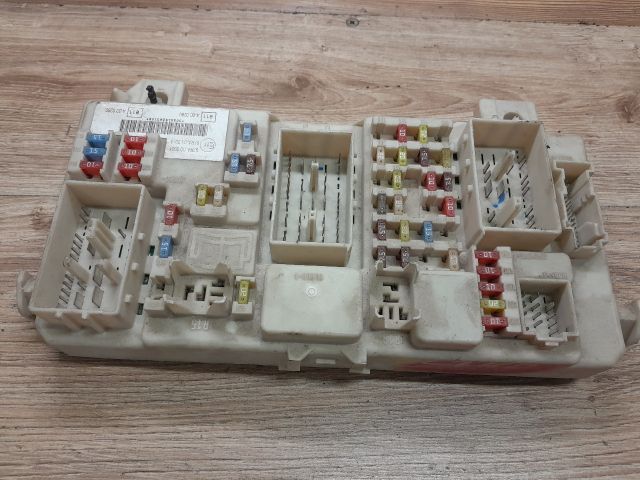 bontott FORD FOCUS II Biztosítéktábla Utastér