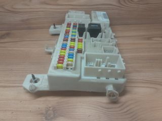 bontott FORD FOCUS II Biztosítéktábla Utastér