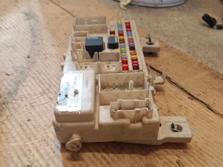 bontott FORD FOCUS II Biztosítéktábla Utastér