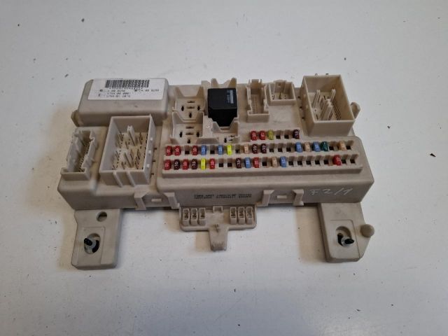 bontott FORD FOCUS II Biztosítéktábla Utastér