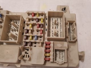 bontott FORD FOCUS II Biztosítéktábla Utastér