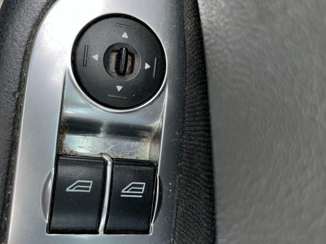 bontott FORD FOCUS II Biztosítéktábla Utastér