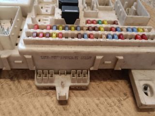 bontott FORD FOCUS II Biztosítéktábla Utastér