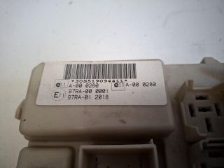 bontott FORD FOCUS II Biztosítéktábla Utastér