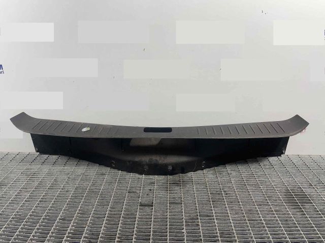 bontott FORD FOCUS II Csomagtérajtó Díszléc