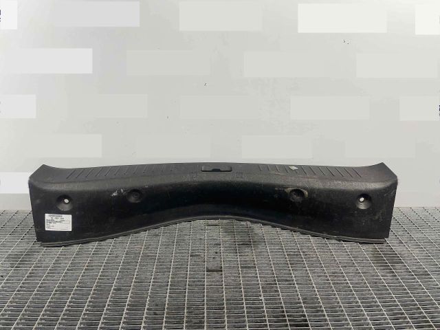 bontott FORD FOCUS II Csomagtérajtó Díszléc